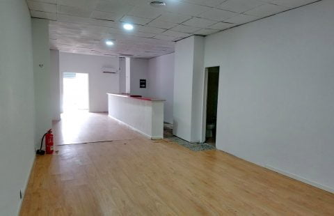 Bajo comercial en Valencia, zona Jesús.