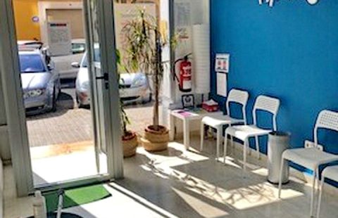 Local recien reformado en Valencia. Cruz cubierta