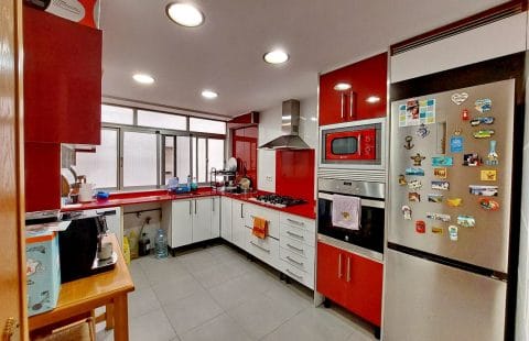 Precioso piso muy amplio y luminoso en zona el Cabañal, muy cerca de la playa