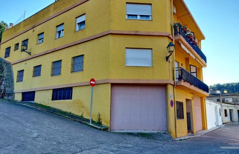 Planta baja para reformar en Olocau